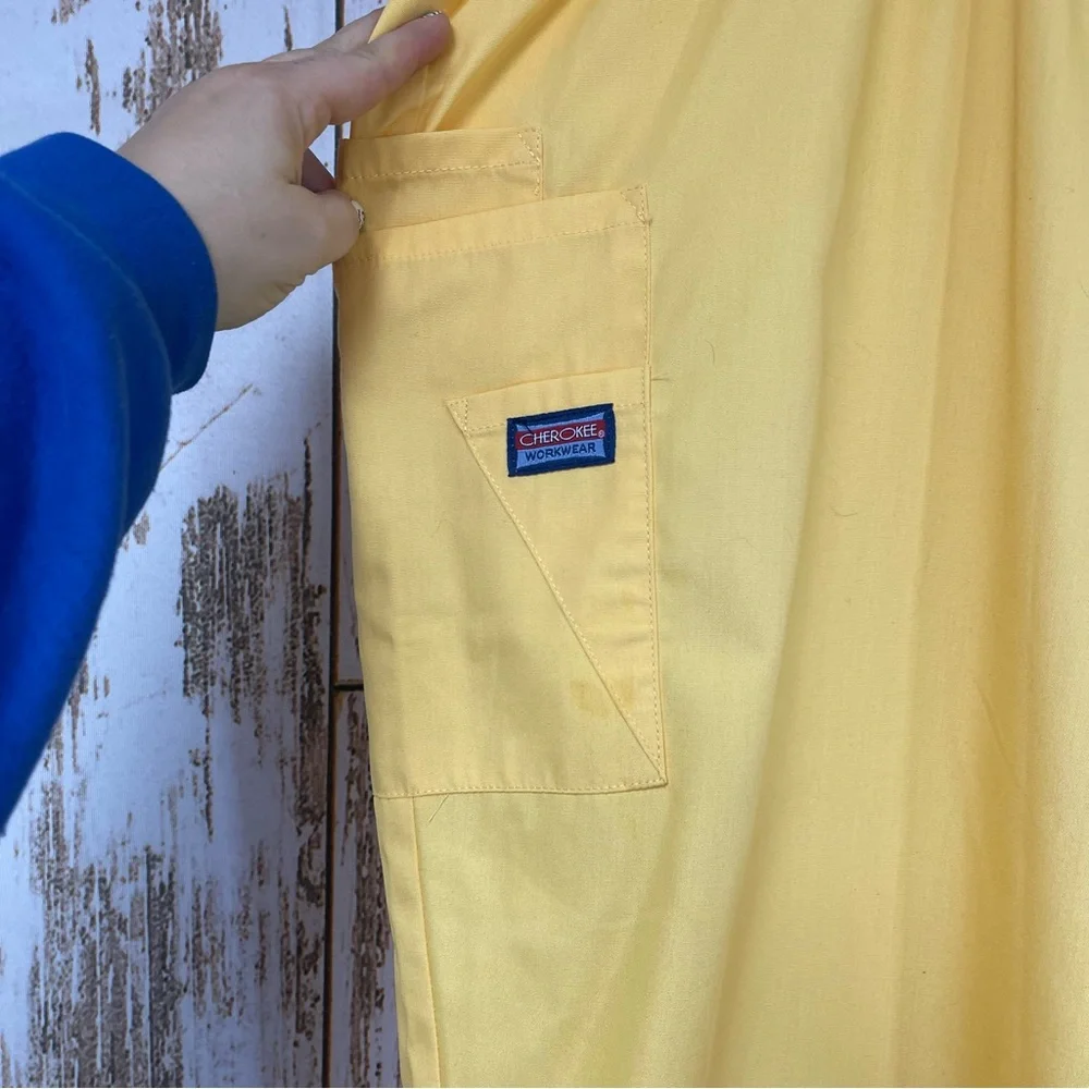 Cherokee, Elastic Waist Cargo Scrub Pants. Size 5XL. In new condition! Yellow. - Picture 3 of 7